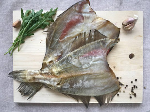 Кальмар полукольца по-шанхайски: Камбала ёрш (Мурманская) вяленая