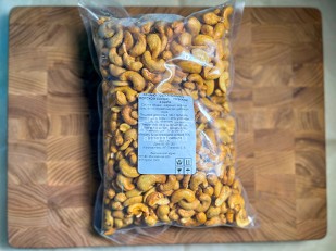 Гренки черные со вкусом буженины: Кешью 