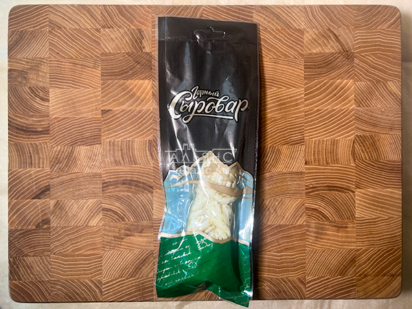 Сыр 100 гр ГОРНЫЙ СЫРОВАР (Косичка с укропом и чесноком) в Краснознаменске